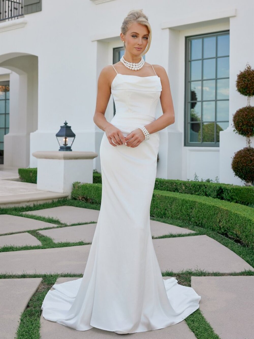 New White Sleeveless Off White Bridal Gown w/ Sweeping Train Skirt NX JW1047
